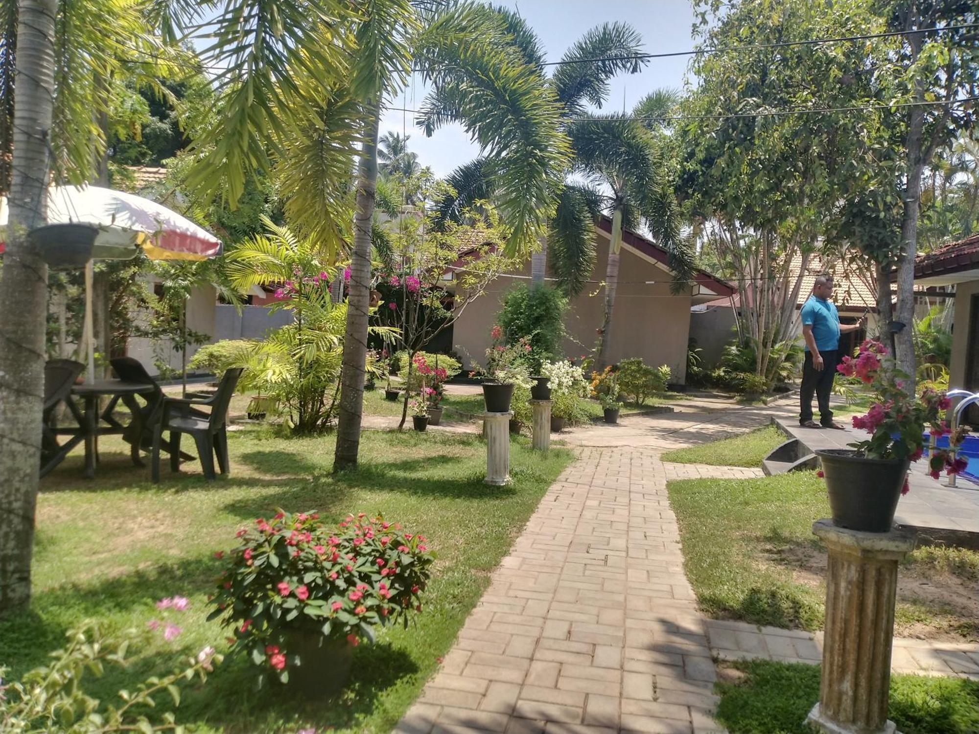 Blue Bell Hotel Negombo Exterior foto